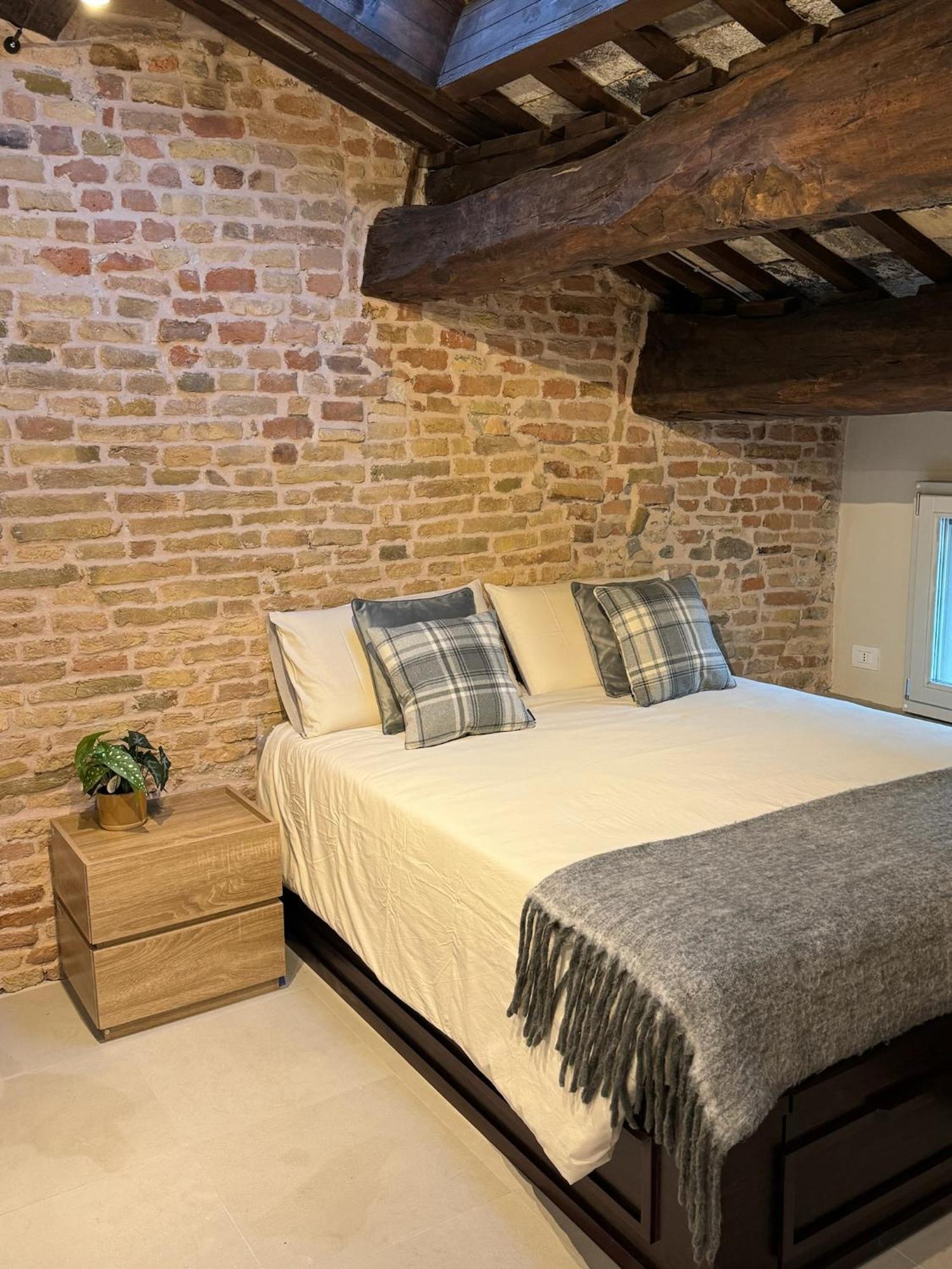 Noua Luxury Studio Apartments ราเวนนา ภายนอก รูปภาพ