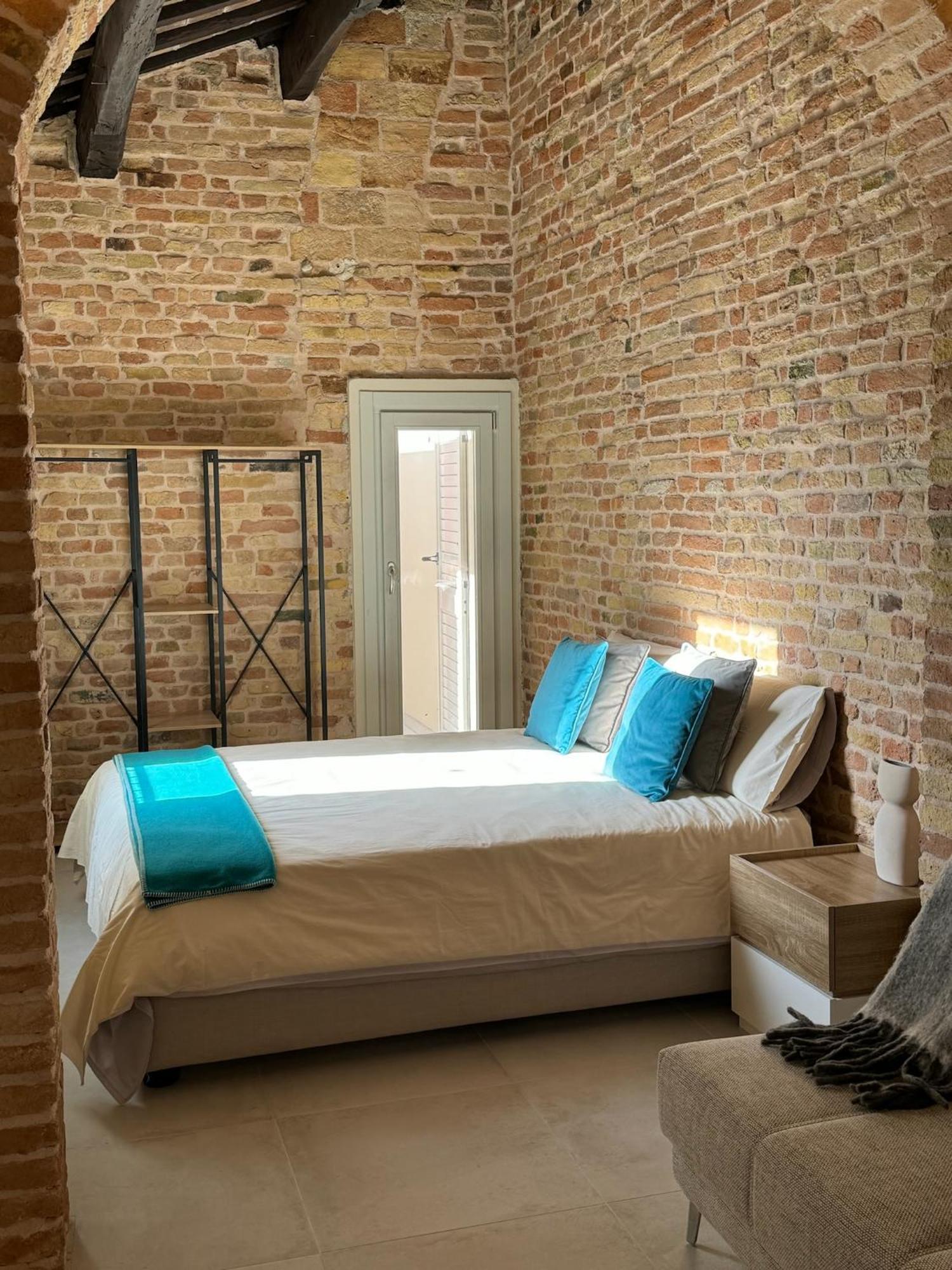 Noua Luxury Studio Apartments ราเวนนา ภายนอก รูปภาพ